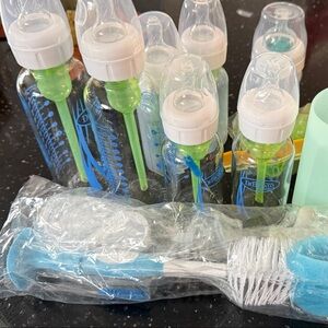 Like new - Dr Brown Baby Bottle Set with Cleaning Brush